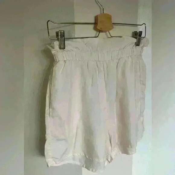H&M cream shorts - Picture 2 of 10